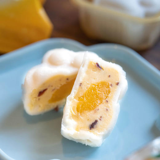 棠小一猫山王榴莲冰皮月饼/雪芝流心冰皮月饼 60g*6个/盒+送礼袋 商品图8