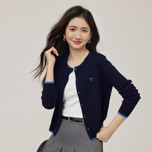 【08/27新品】熙世界绵羊毛撞色圆领针织开衫女2025秋季新款刺绣长袖毛衫短外套 商品图4