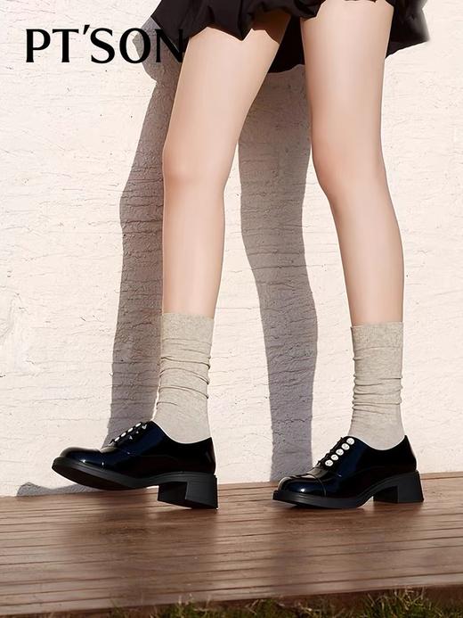 《云粉节》BF楼自由姿色（百田森）2025秋款中粗跟深口英伦风牛皮革女单鞋PYQC5585D吊牌价1280 商品图1