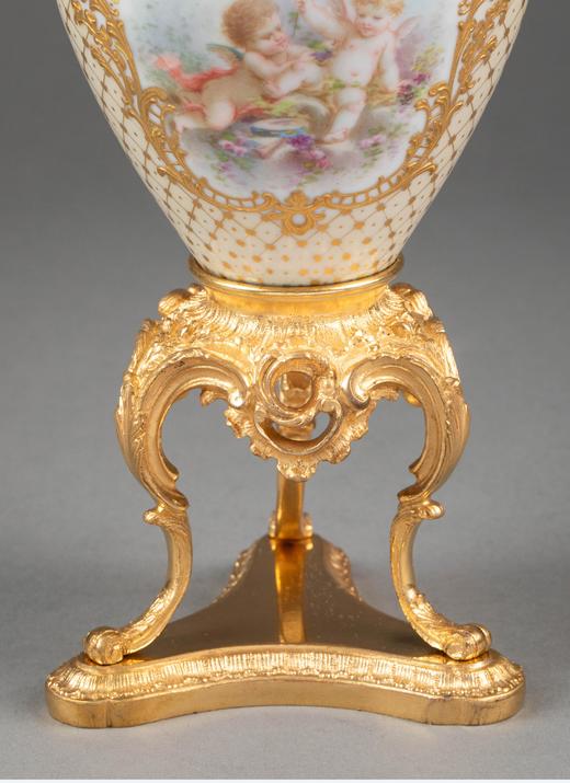 独角鹿西洋古董19世纪法国出品路易十五风格古典卷叶纹铜鎏金精雕装饰天使与花卉主题手绘描金瓷瓶 商品图4