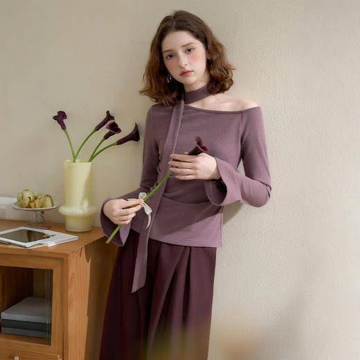 西遇法式飘带斜肩抽褶显瘦长袖T恤女秋季高级设计感气质上衣V3051251 商品图2