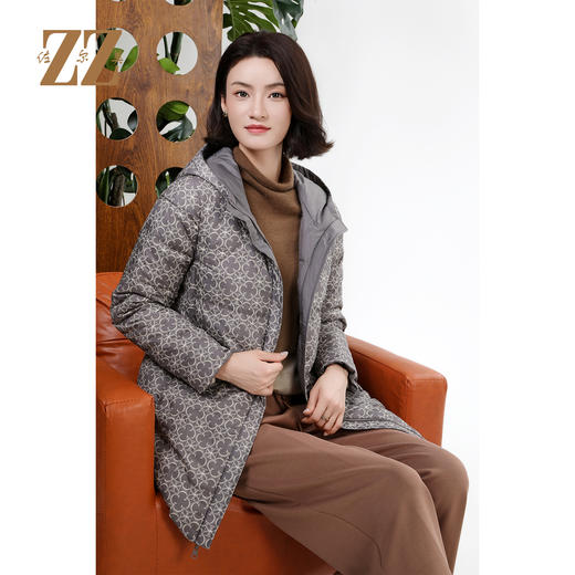 佐尔美冬季上新 双面穿印花连帽宽松显瘦保暖羽绒服外套女E34YY22 商品图2