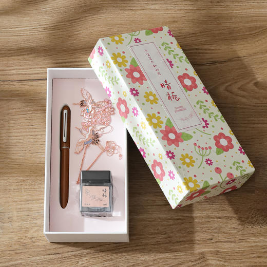 90年国货鸵鸟牌 墨水匠心巨献 文墨天安钢笔礼盒 附赠定制墨水1瓶+墨囊7支+天安门文创限定包装 /前程似锦书写礼盒 附赠龙涎香墨水一瓶+精美黄铜书签1枚 商品图11