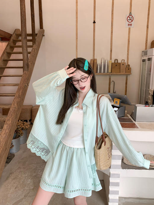 <曾小咸推荐>现货秒杀！最后一波 ！！蕾丝拼接条纹防晒衬衫 日常179.99 立减90 秒杀89.99！花朵镂空拼接短裤 日常139.99 立减80 秒杀59.99！ 商品图5
