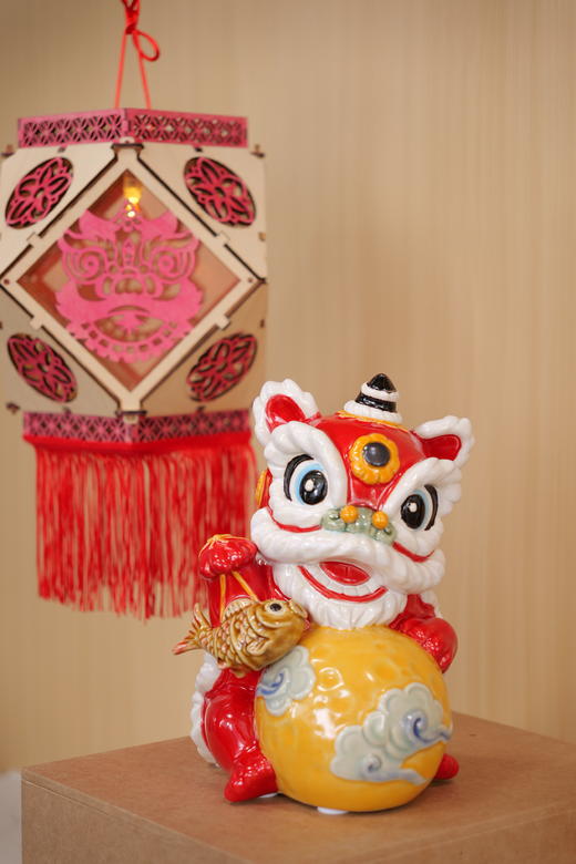 狮来运转·陶艺摆件 佛山传媒×石湾美陶联名定制  方颖图作品 带礼盒带证书 商品图3