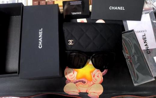 【品牌授权】礼盒礼袋装CHANEL/香奈儿墨镜女镂空镶钻字母太阳镜CH5422B 商品图1