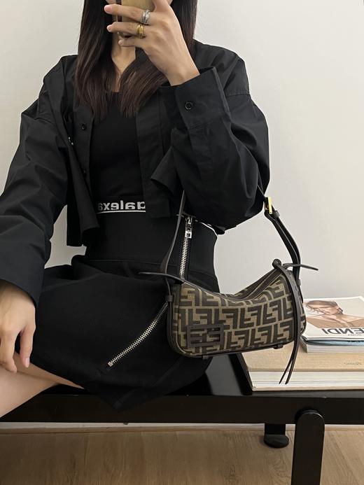 芬迪 最新的秀款老花迷你号simply腋下包（LZ） 商品图12