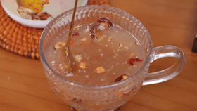  养肺护嗓的“小金果”，比雪梨还管用！每天吃点，嗓子清亮，干咳黏痰没了~