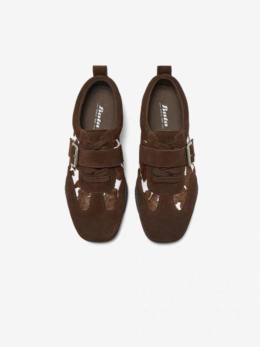 【云粉节】 【拔佳】BF楼Bata休闲鞋女2026春款牛剖皮奶牛纹德训运动鞋AAU20AM6   吊牌价999 活动价699 商品图1