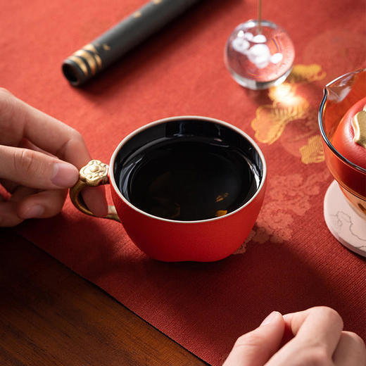 热卖！上新了故宫·百事如意茶香茶具套组礼盒 一套内含茶壶、茶杯、檀香、水晶香坐、杯垫 精选德化陶瓷 典雅华丽 商品图4