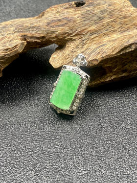 【FC0120】18K镶嵌翡翠冰种无事牌吊坠  冰润光泽  色泽阳绿