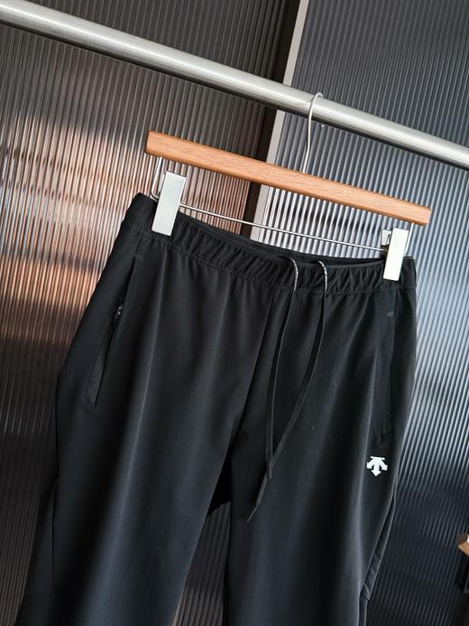 点此购买 迪桑特RUNNING女士梭织防晒速干直筒运动裤 bk 328635 商品图10