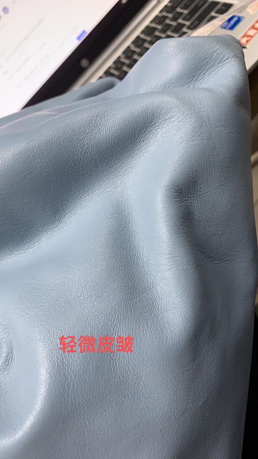 8093175841 BOTTEGA VENETA BV葆蝶家 POUCH系列女士手拿包云朵包【18X18X40CM】 商品图4