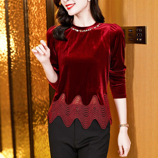 KQL E037M2916气质圆领纯色丝绒蕾丝拼接钉珠t恤 商品图1