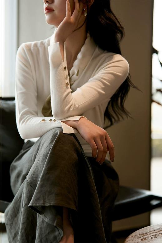 新款多色金属扣点缀羊毛天丝针织开衫 商品图3