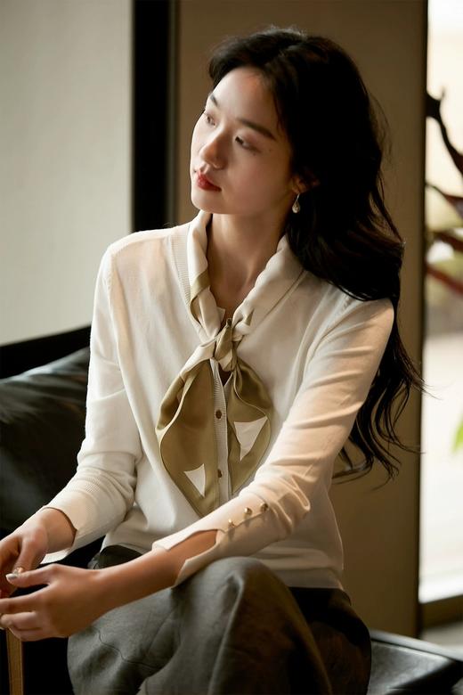 新款多色金属扣点缀羊毛天丝针织开衫 商品图4