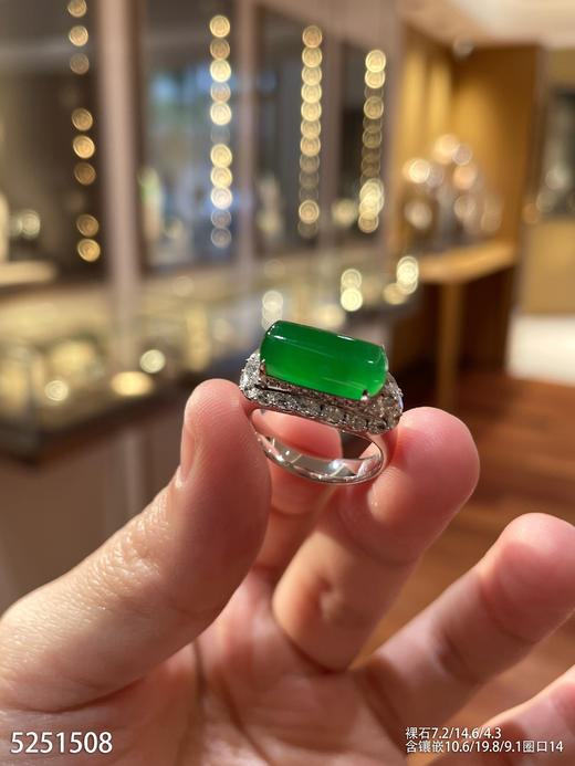 高冰艳绿马鞍戒指【5251508】具体价格微信咨询 商品图0