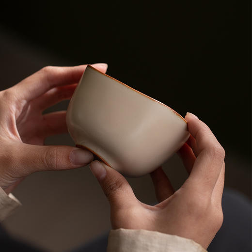 热卖！上新了故宫·汝窑五福杯 ，喝茶=接五帝福运！五种中国古典之美（5杯）红金礼盒装 赠手提礼袋 商品图3