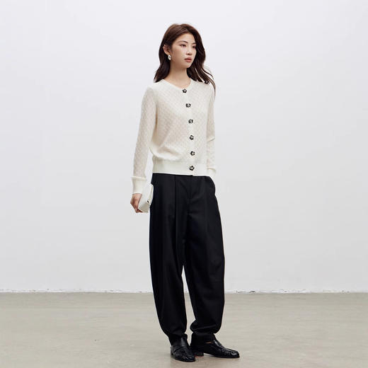 「自」全新升级【铂金会员266/天猫359/差价93】(11503)洛诗琳新款镂空提花针织开衫2025秋季宽松正肩羊毛混纺外套 商品图3