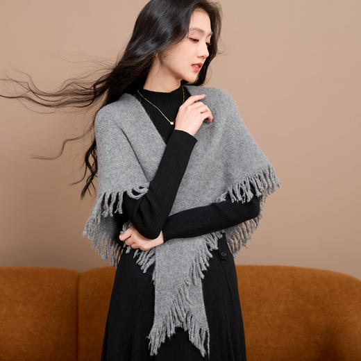【绵羊毛】三彩2025新款高知灰纯色外搭针织披肩流苏保暖女围脖 商品图2