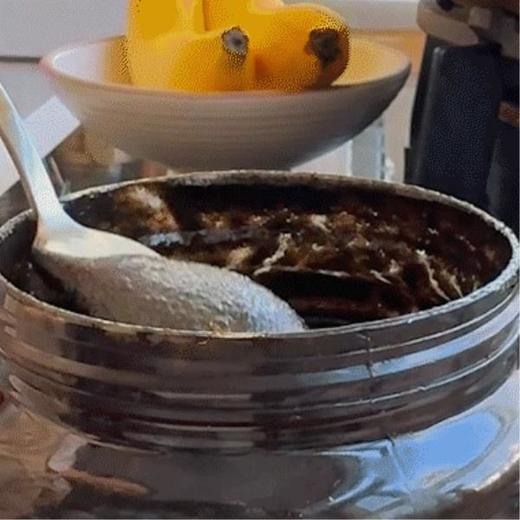 纯黑芝麻酱 酱体细腻 浓香醇厚 传统石磨研磨 保留黑芝麻原生营养 配料只有黑芝麻基地直邮 商品图0