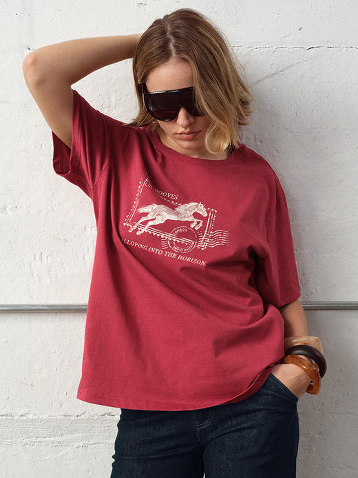 TR她热 小马邮差 铁锈红色复古印花做旧水洗宽松百搭T恤短袖 商品图4