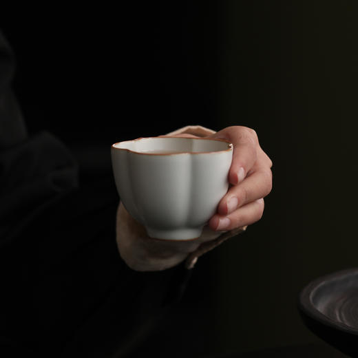 热卖！上新了故宫·汝窑五福杯 ，喝茶=接五帝福运！五种中国古典之美（5杯）红金礼盒装 赠手提礼袋 商品图6