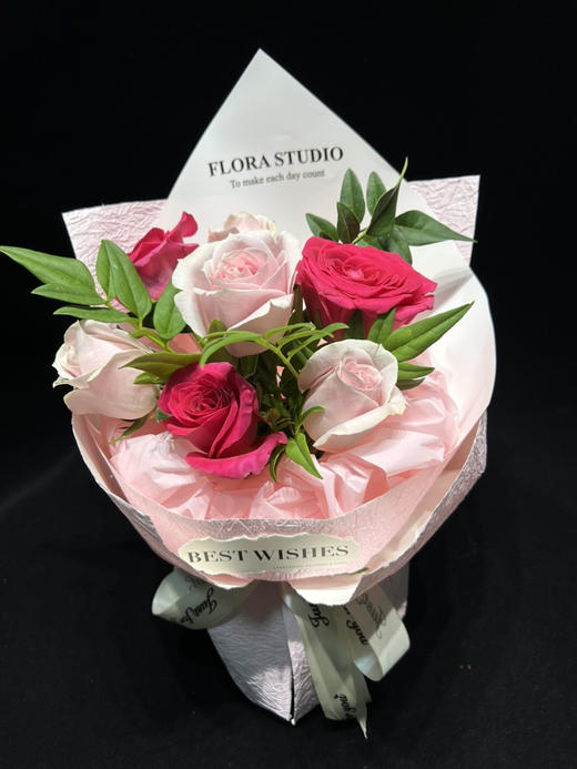 【爱在七夕】新鲜鲜花 双色玫瑰粉花束4朵粉玫瑰+3朵红玫瑰+配草 鲜花花束（可备注送货时间） 商品图1