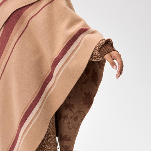 羊绒格桑花双面斗篷  SJF97W385N 商品图10