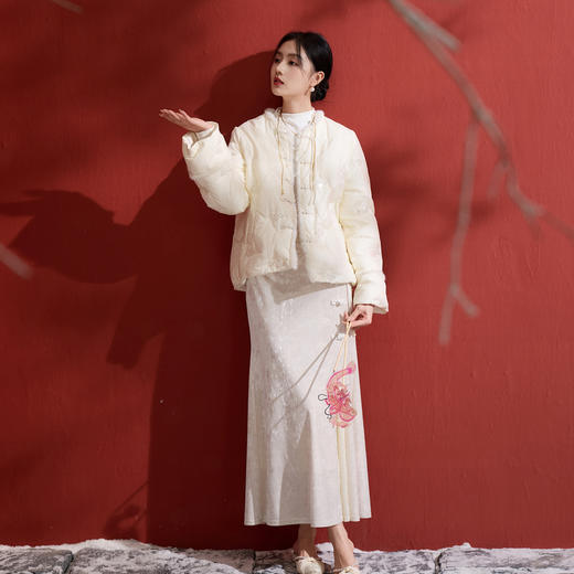 三彩【素锦浮光】2025冬季新款90白鸭绒羽绒服宽松短款珠片绣C 商品图2