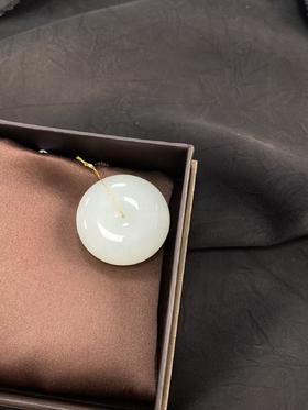 【于田产和田玉白玉平安扣】编号NAHM258156933，35#，29克出证书，发货1~5天，48小时鉴赏期