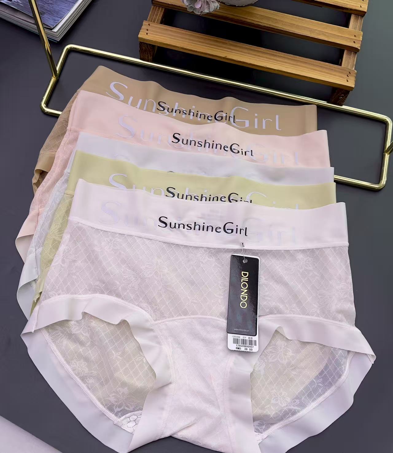 迪兰多无痕蕾丝中腰内裤柔软舒适1295098