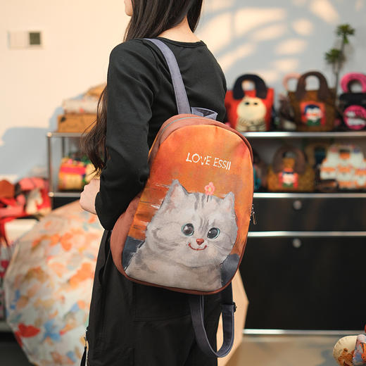 【分销】【买即赠随机挂件+随机卡包】完美款款 脏脏包 时尚卡通休闲百搭少女大容量印花双肩包 商品图1