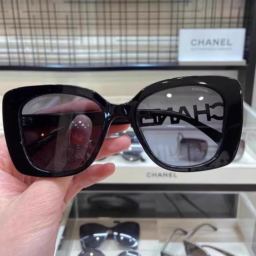 【品牌授权】礼盒礼袋装CHANEL/香奈儿墨镜女镂空镶钻字母太阳镜CH5422B 商品图6