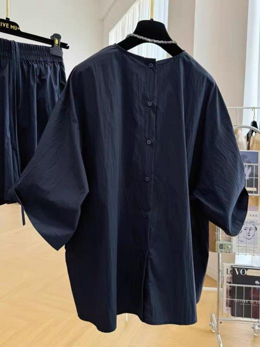 【孤品捡漏】G110藏青宽松后系扣上衣-喜出 商品图3