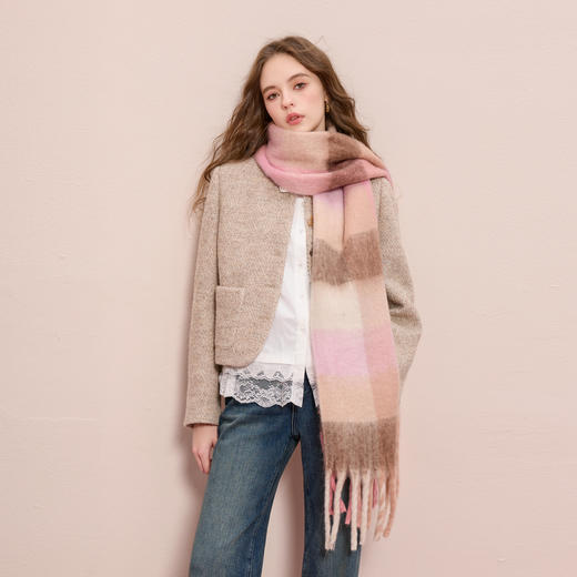 【臻暖围巾】三彩2025新款温柔系粉白浅格纹流苏拉毛保暖松弛女 商品图2