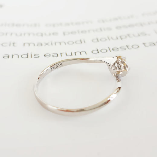 【天然正品】老凤祥AU750白金经典简约四爪款花朵造型0.07克拉钻石戒指12.5号（戒圈可改）女士现售价：1380特价！220725AK13 商品图6