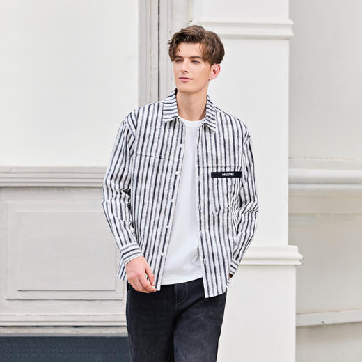 半身缘男装 秋季微阔版型条纹字母全棉长袖衬衫253112P01010032 商品图1