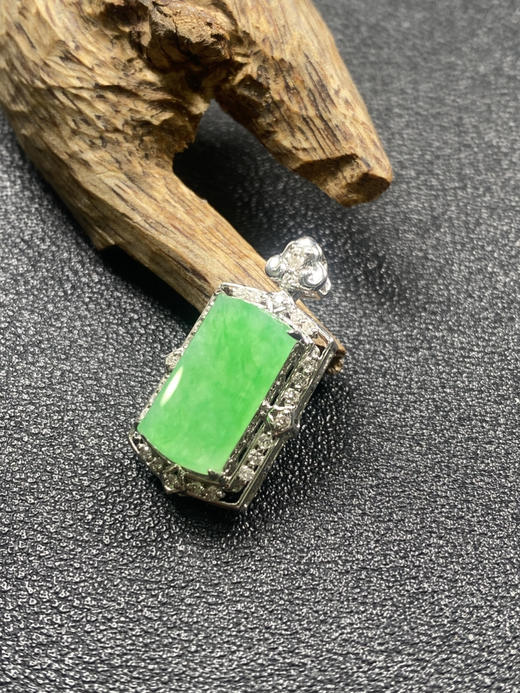 【FC0120】18K镶嵌翡翠冰种无事牌吊坠  冰润光泽  色泽阳绿 商品图2