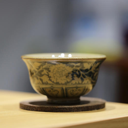 问鼎留青汝瓷椒唐压手杯（缠枝莲） 商品图0