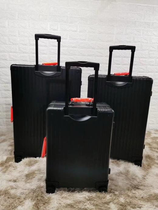 【预定单/一周后发货】RIMOWA × AMBUSH联名合作款经典CLASSIC复古系列旅行箱（GD） 商品图4