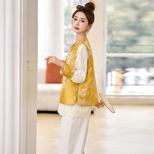 HR CPYY8118新中式提花缎面盘扣马甲蕾丝两件套 商品图3