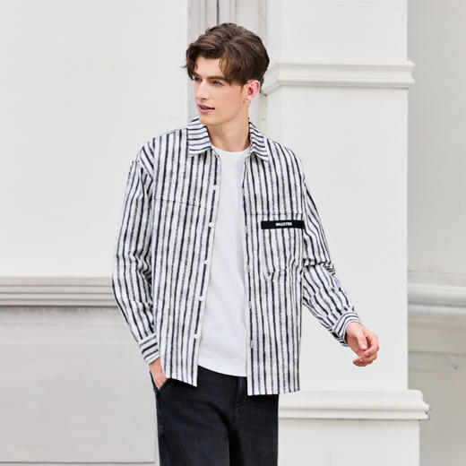 半身缘男装 秋季微阔版型条纹字母全棉长袖衬衫253112P01010032 商品图3