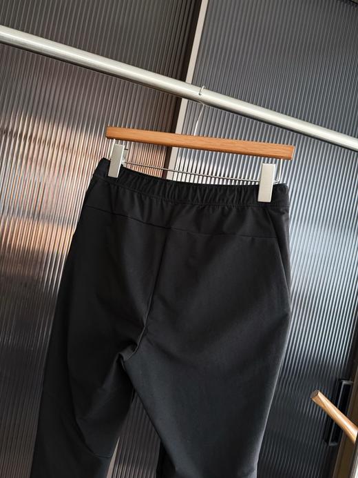 点此购买 迪桑特RUNNING女士梭织防晒速干直筒运动裤 bk 328635 商品图11