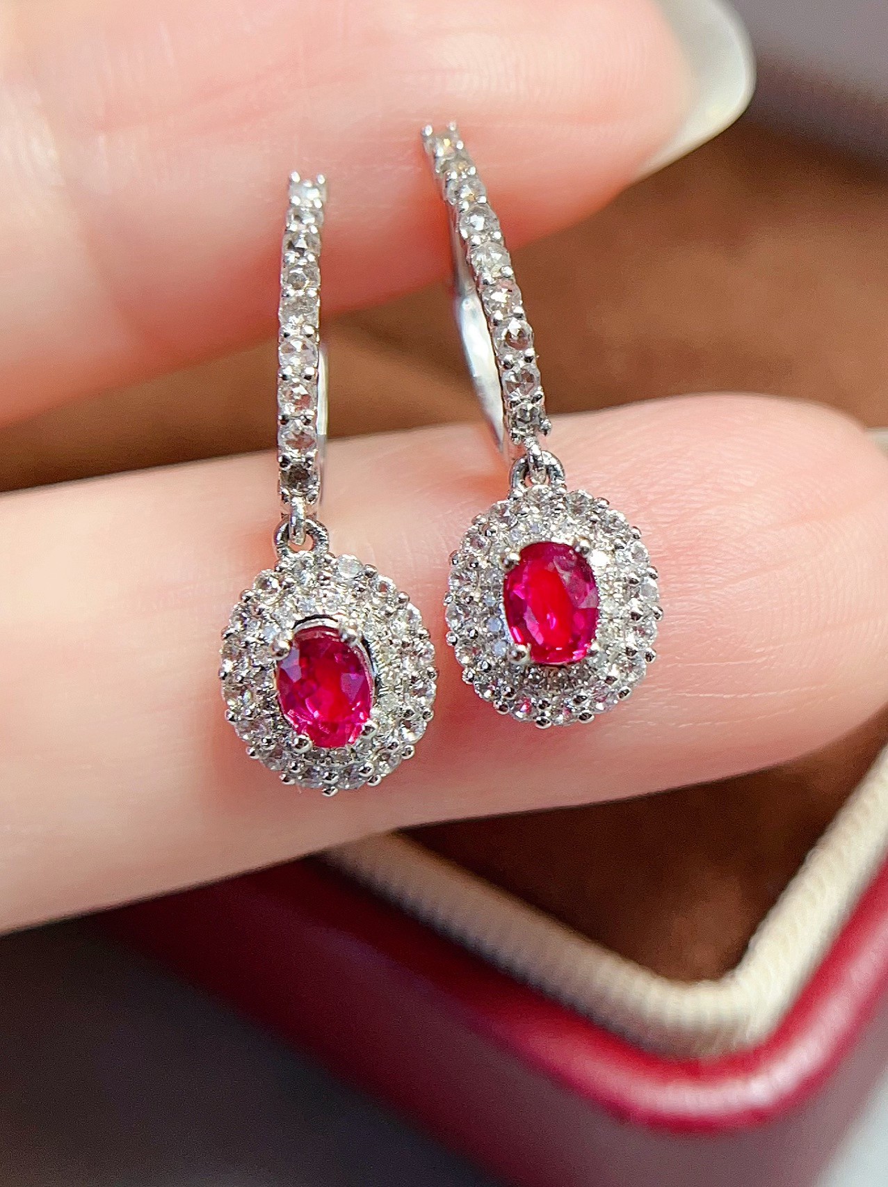 0.5ct刻面红宝石耳坠