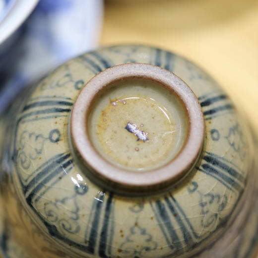 问鼎留青汝瓷椒唐压手杯（缠枝莲） 商品图1