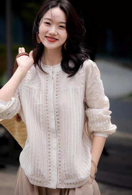 时光小溪法式刺绣衬衫重工木耳领泡泡袖上衣 商品图5