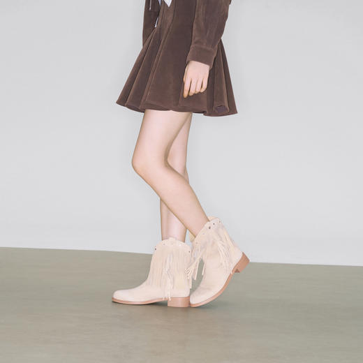 lost in echo2025早秋新款波西米亚风羊皮流苏V口显瘦骑士短靴女 商品图3