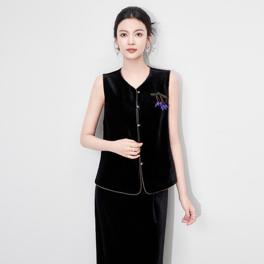 「高货wl」全新升级【铂金会员312/天猫419/差价107】(41029)洛诗琳新中式四方立绒马甲2025秋季气质国风胸针无袖外套 商品图0