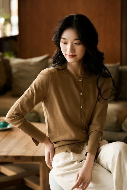 新款多色金属扣点缀羊毛天丝针织开衫 商品图7